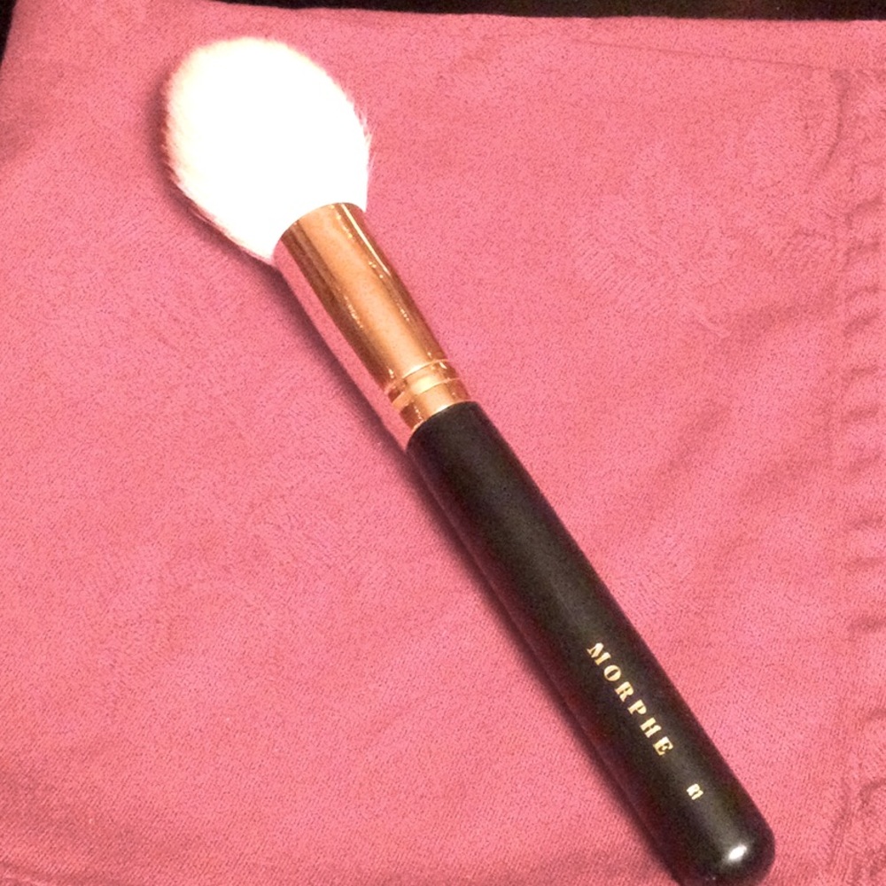 Morphe R1 - DELUXE POINTED POWDER BRUSH